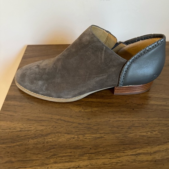 New with tags Jack Rogers booties - Picture 3 of 4